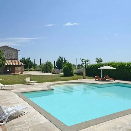 Benano Sleeps 14 Pool Wifi بيت للعطل